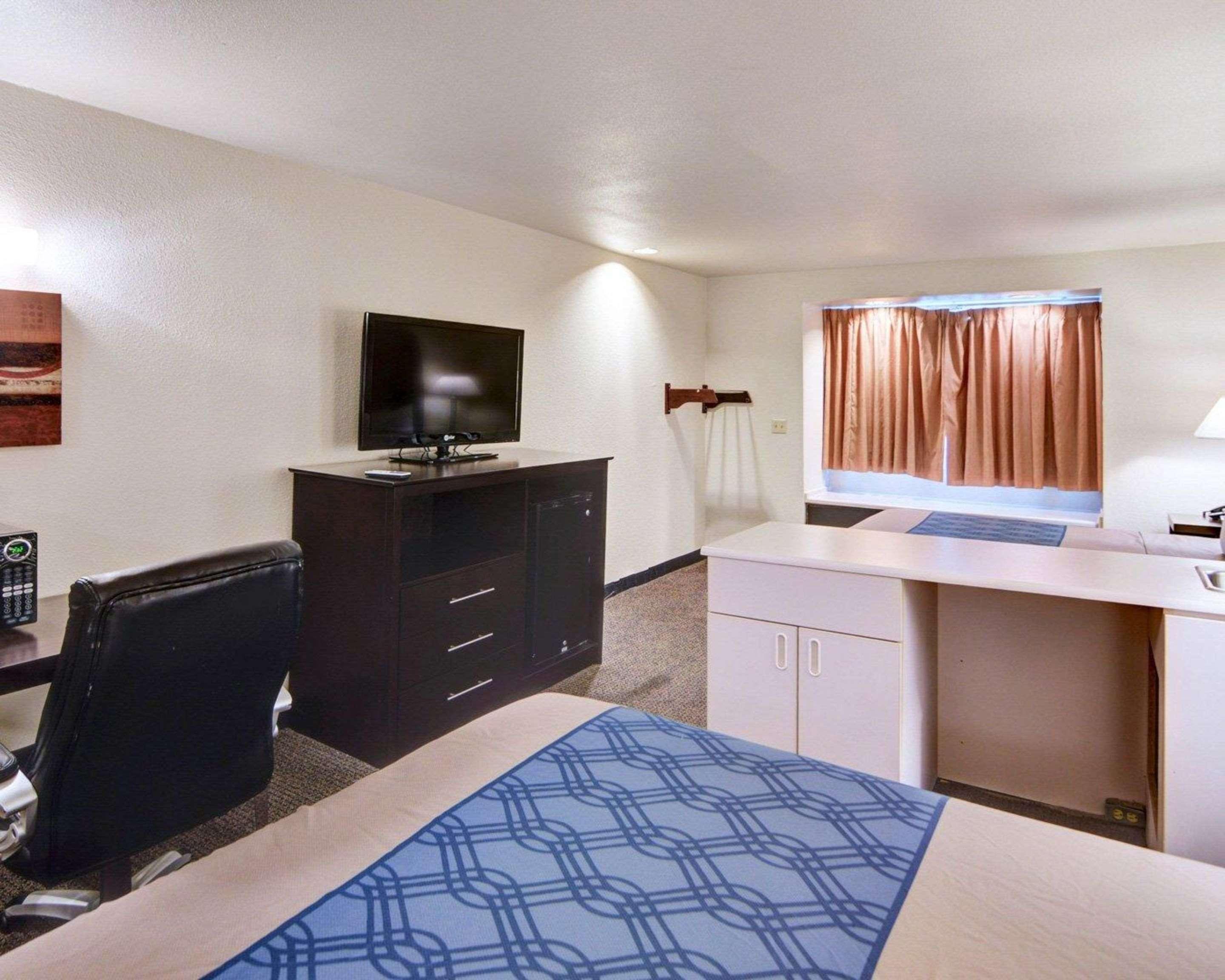 Rodeway Inn & Suites Lewisville I-35 Exteriör bild