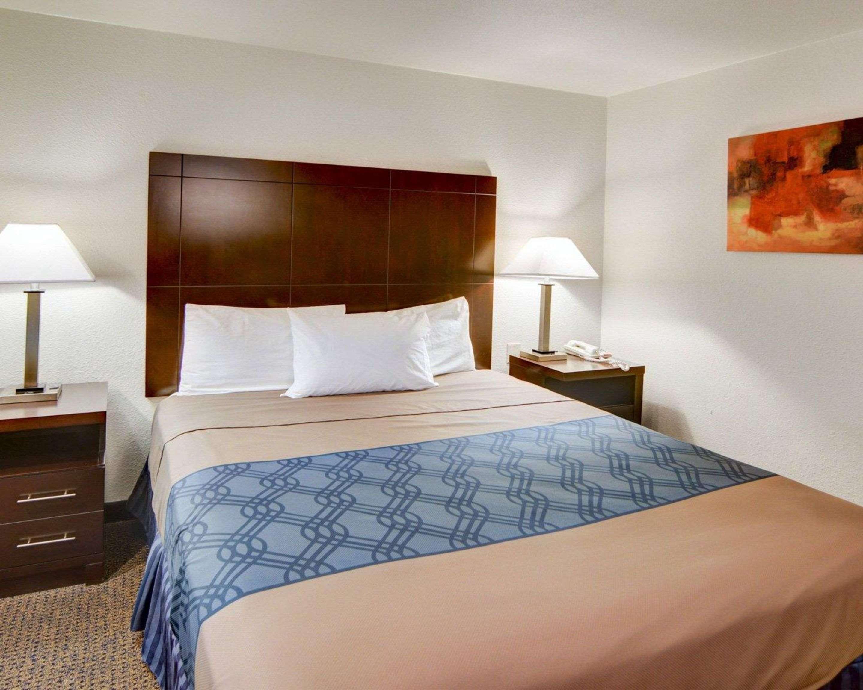 Rodeway Inn & Suites Lewisville I-35 Exteriör bild