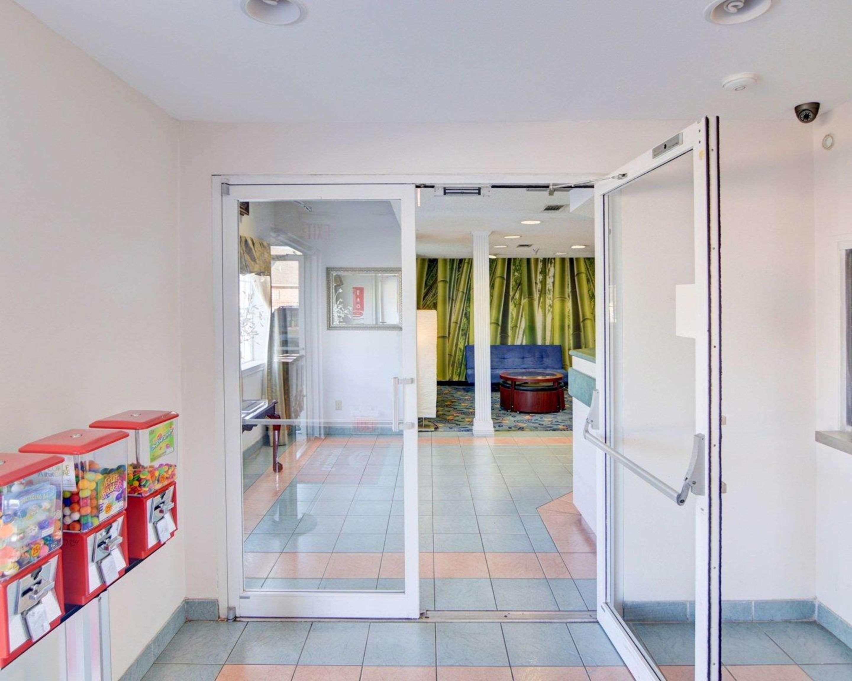 Rodeway Inn & Suites Lewisville I-35 Exteriör bild