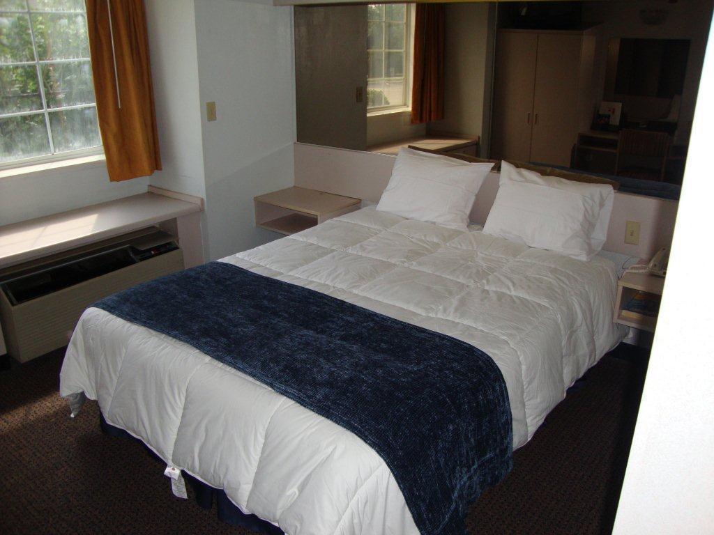 Rodeway Inn & Suites Lewisville I-35 Exteriör bild