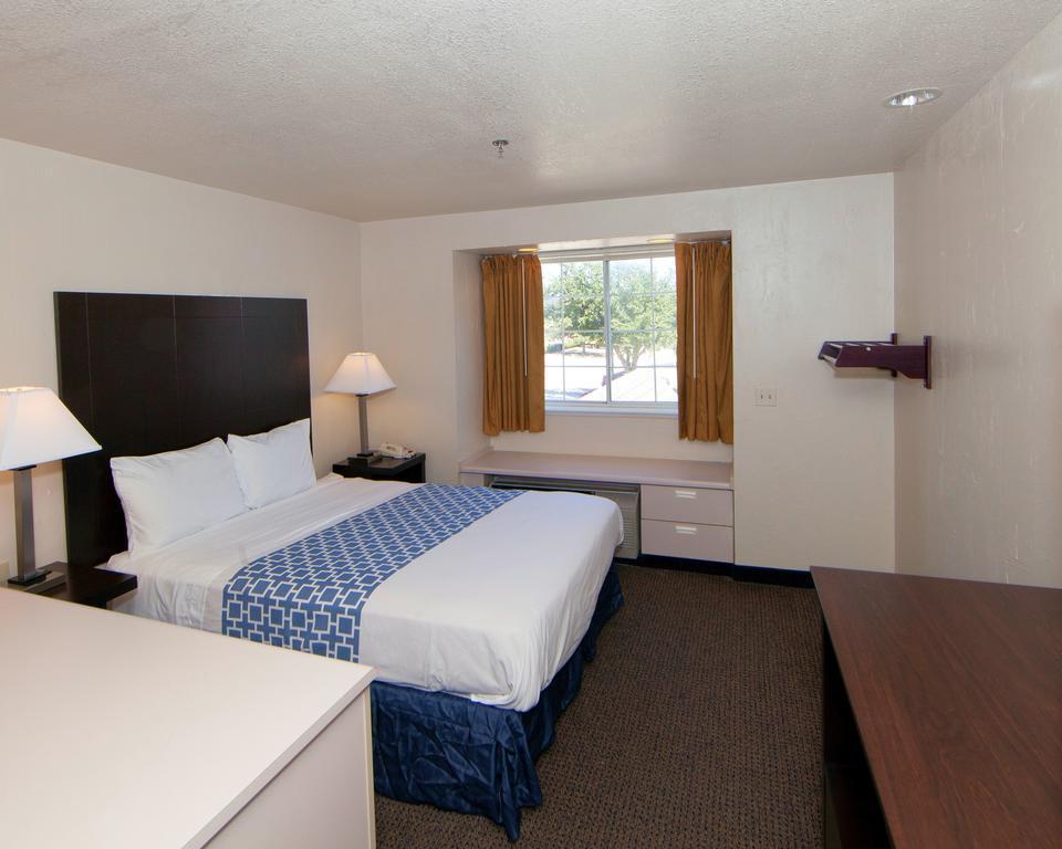 Rodeway Inn & Suites Lewisville I-35 Exteriör bild
