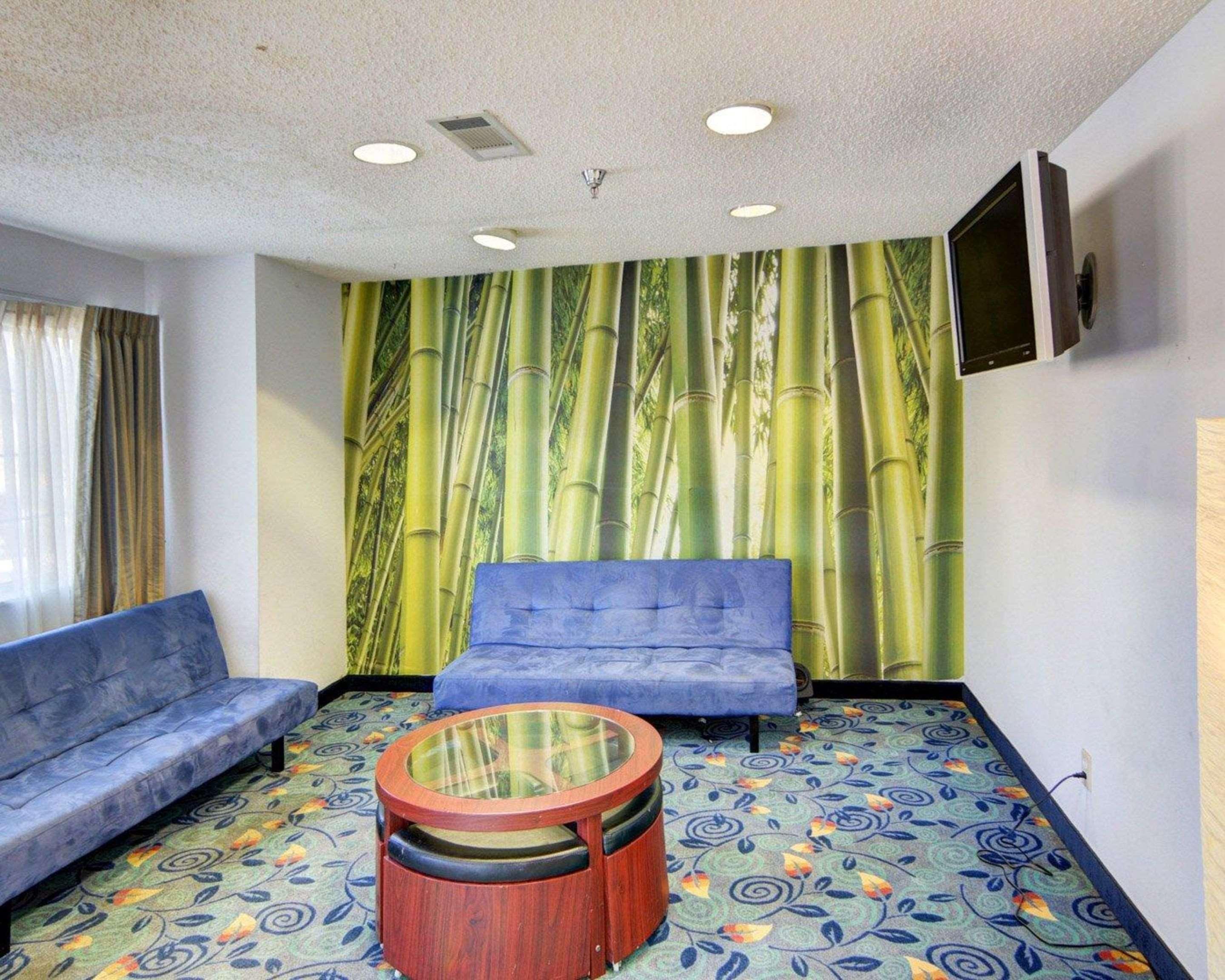 Rodeway Inn & Suites Lewisville I-35 Exteriör bild
