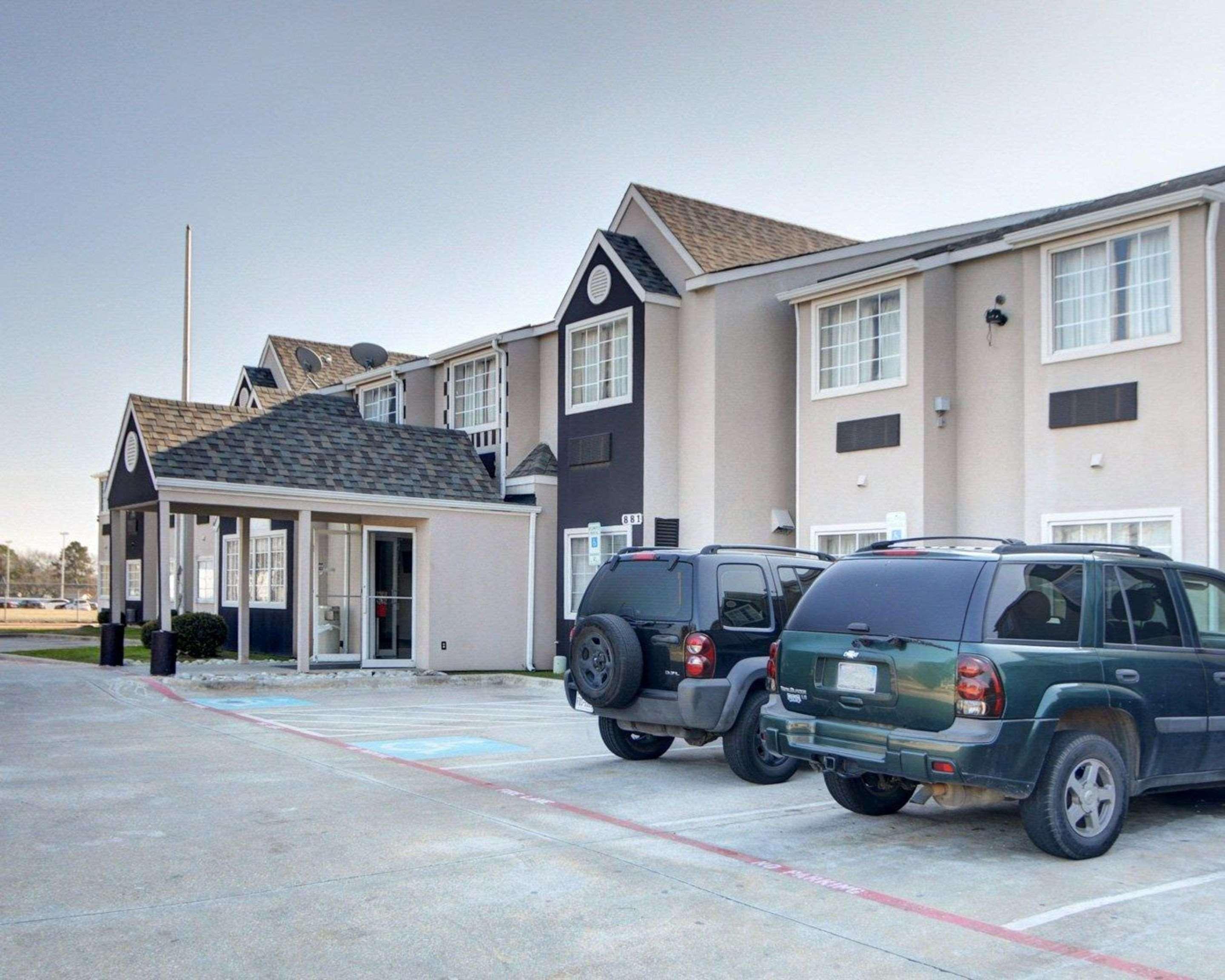 Rodeway Inn & Suites Lewisville I-35 Exteriör bild