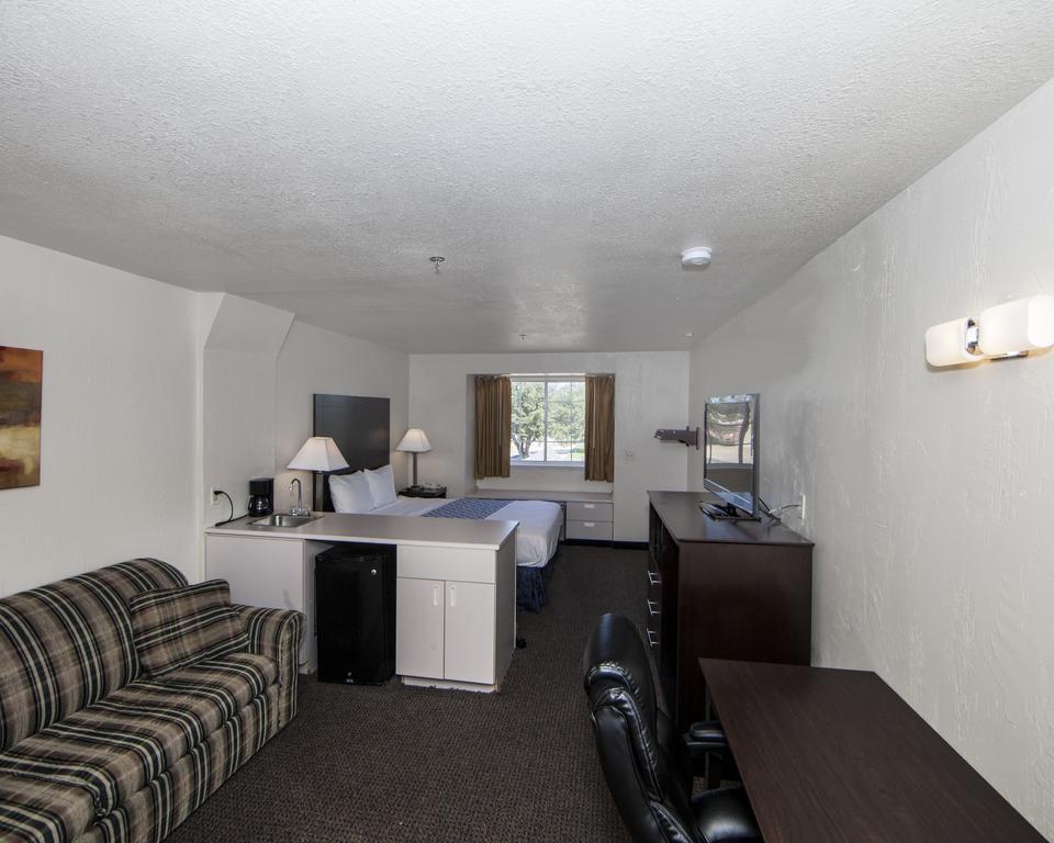 Rodeway Inn & Suites Lewisville I-35 Exteriör bild