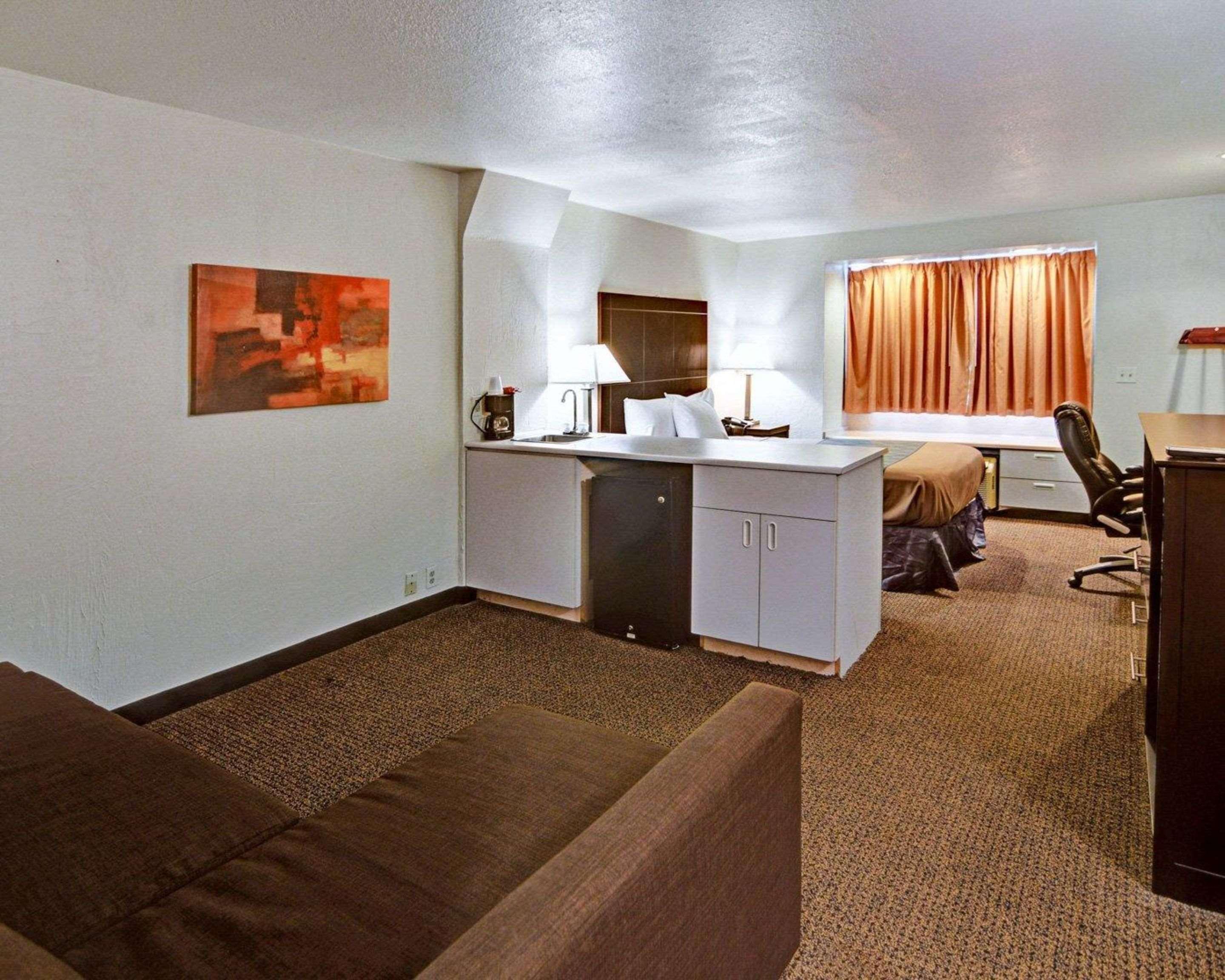 Rodeway Inn & Suites Lewisville I-35 Exteriör bild