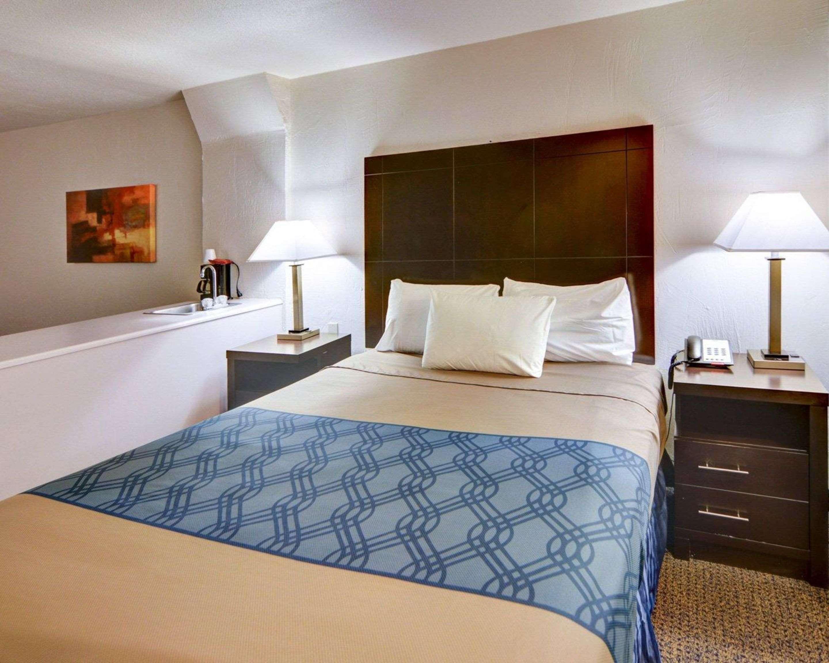 Rodeway Inn & Suites Lewisville I-35 Exteriör bild