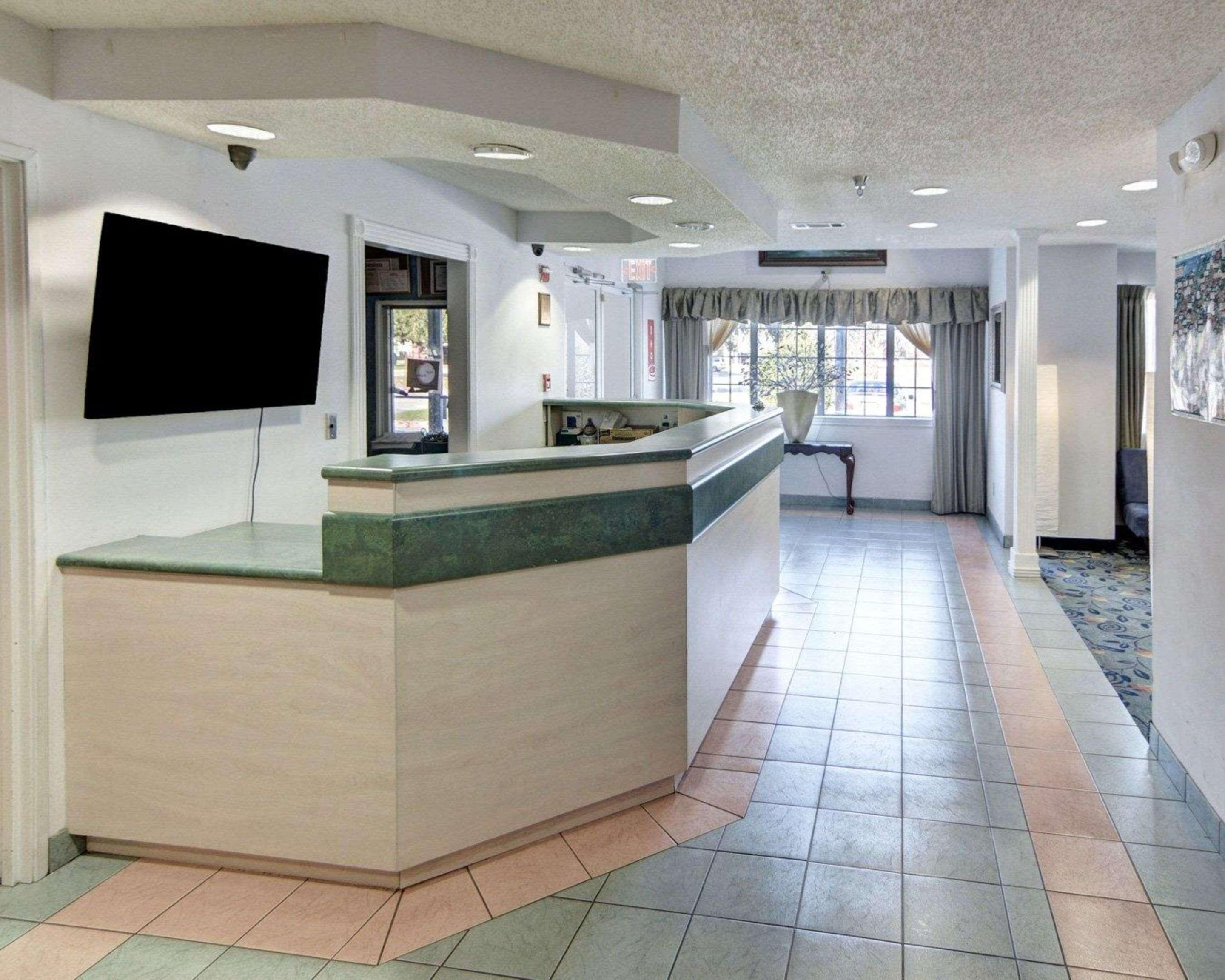 Rodeway Inn & Suites Lewisville I-35 Exteriör bild